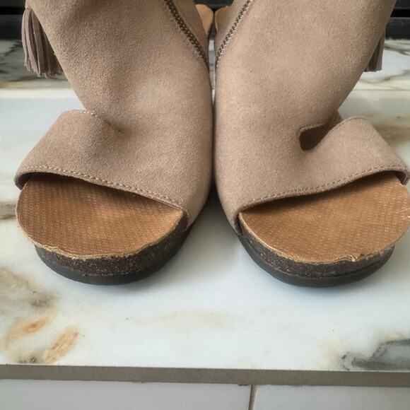 OTBT Women’s Flower Child Comfort Shoe Heeled Sandals Slingback Size 7.5 Tassels - Picture 4 of 14